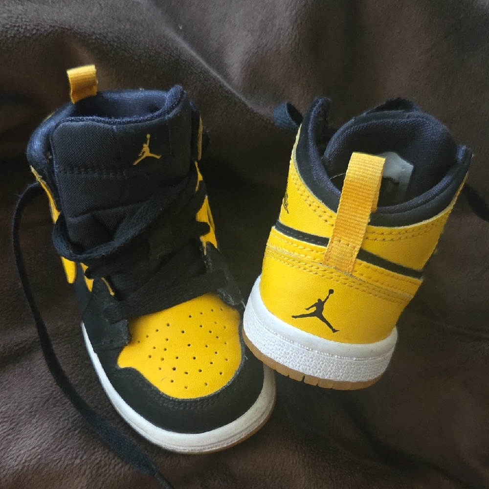 Toddler Jordan Kids' Sneakers in Yellow and Black